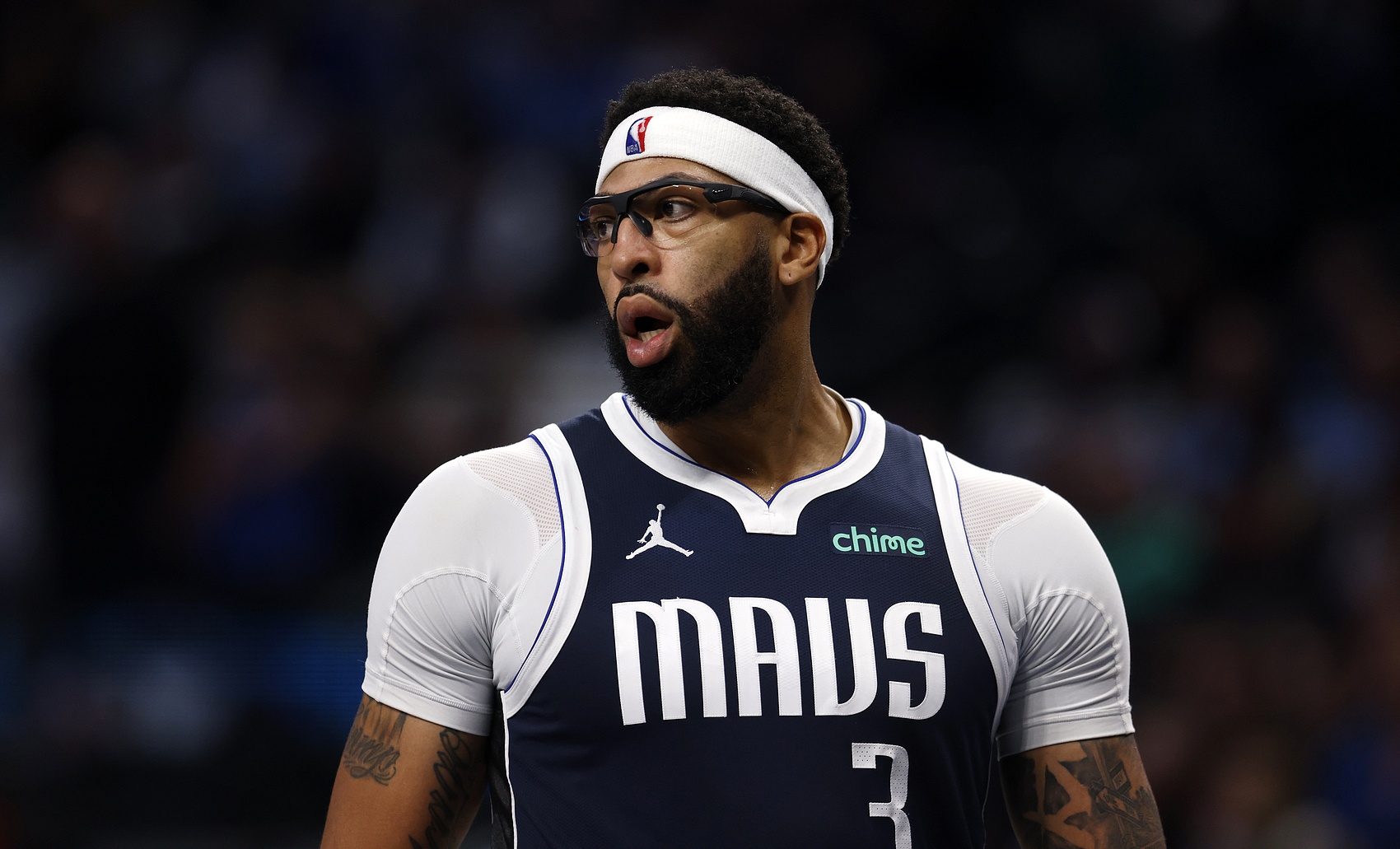 开云APP-这才是熟悉的你！浓眉补防血帽李凯尔 随后快速反击空切背扣空篮