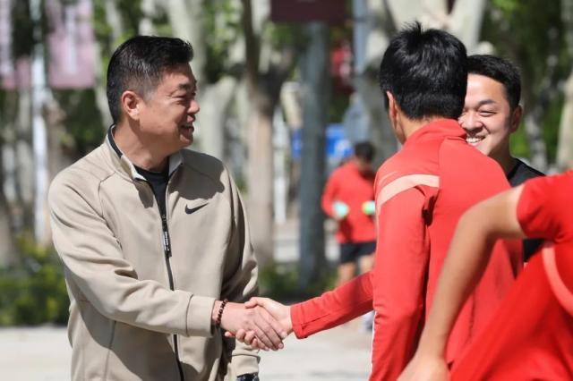 金钟夫与河北队汇合：球队依然困难 希望各司其职